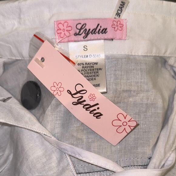 White and Black Top - Picture 5 of 5